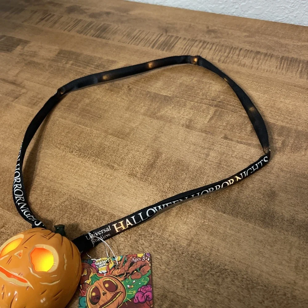 2023 Universal Studios HalloweenHorror Nights Lil' Boo‎ Light Up Pumpkin Lanyard